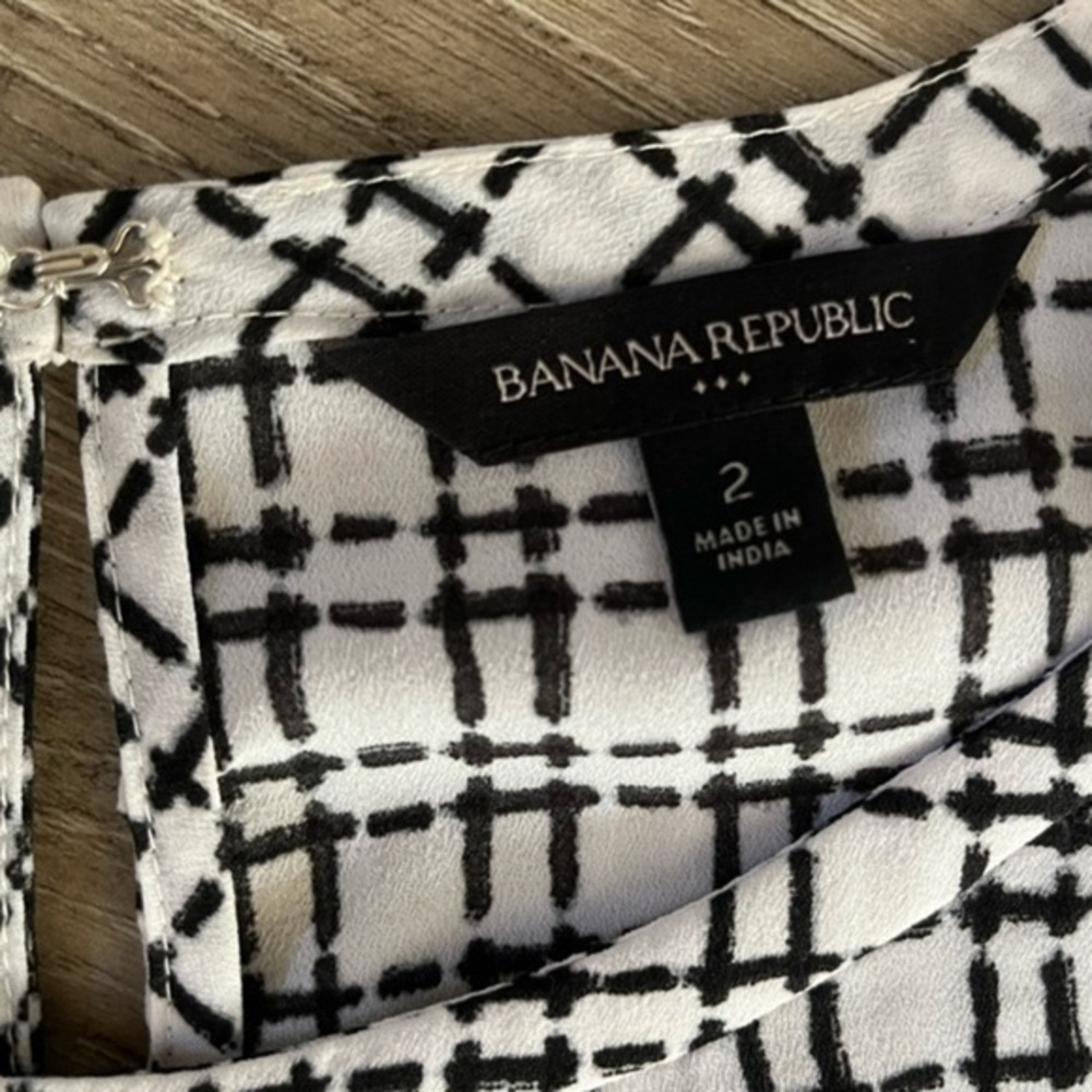 Banana Republic Black and White Sleeveless Top Size 2 Like New - Picture 3 of 13